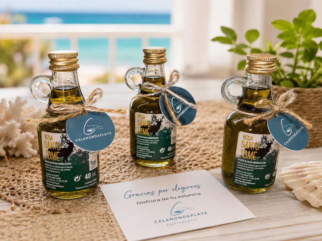 Tres botellitas de AOVE de 40 ml personalizadas para celebración junto al mar